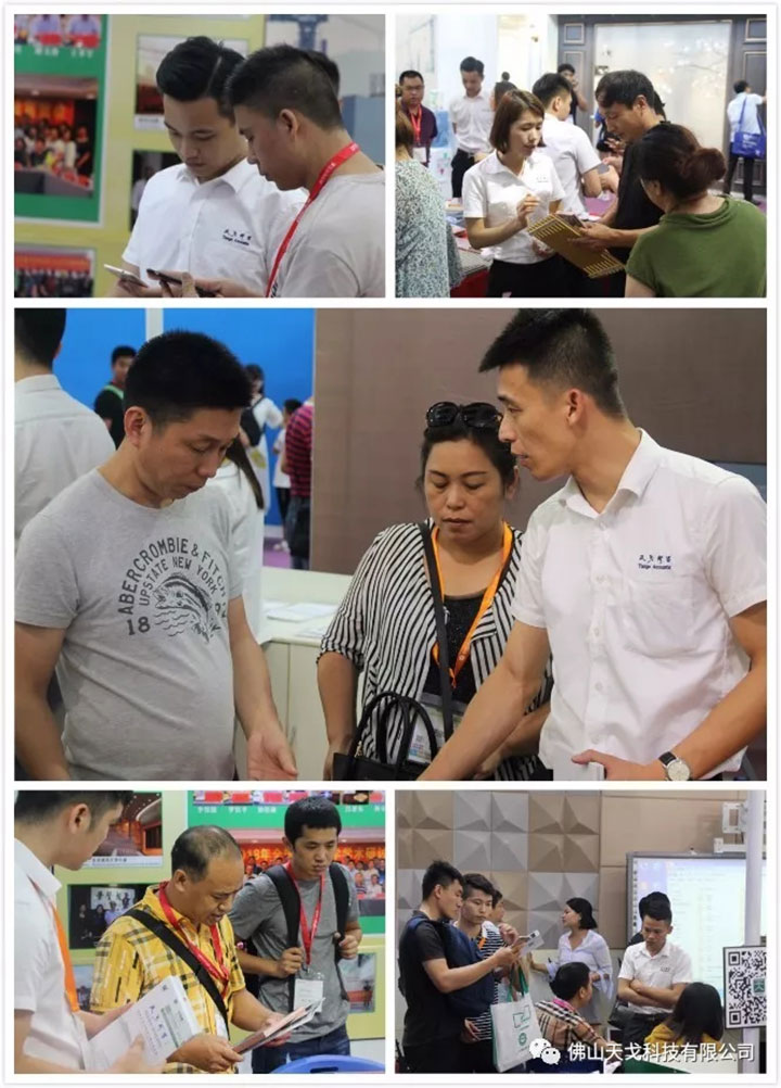 天戈向客戶介紹產(chǎn)品